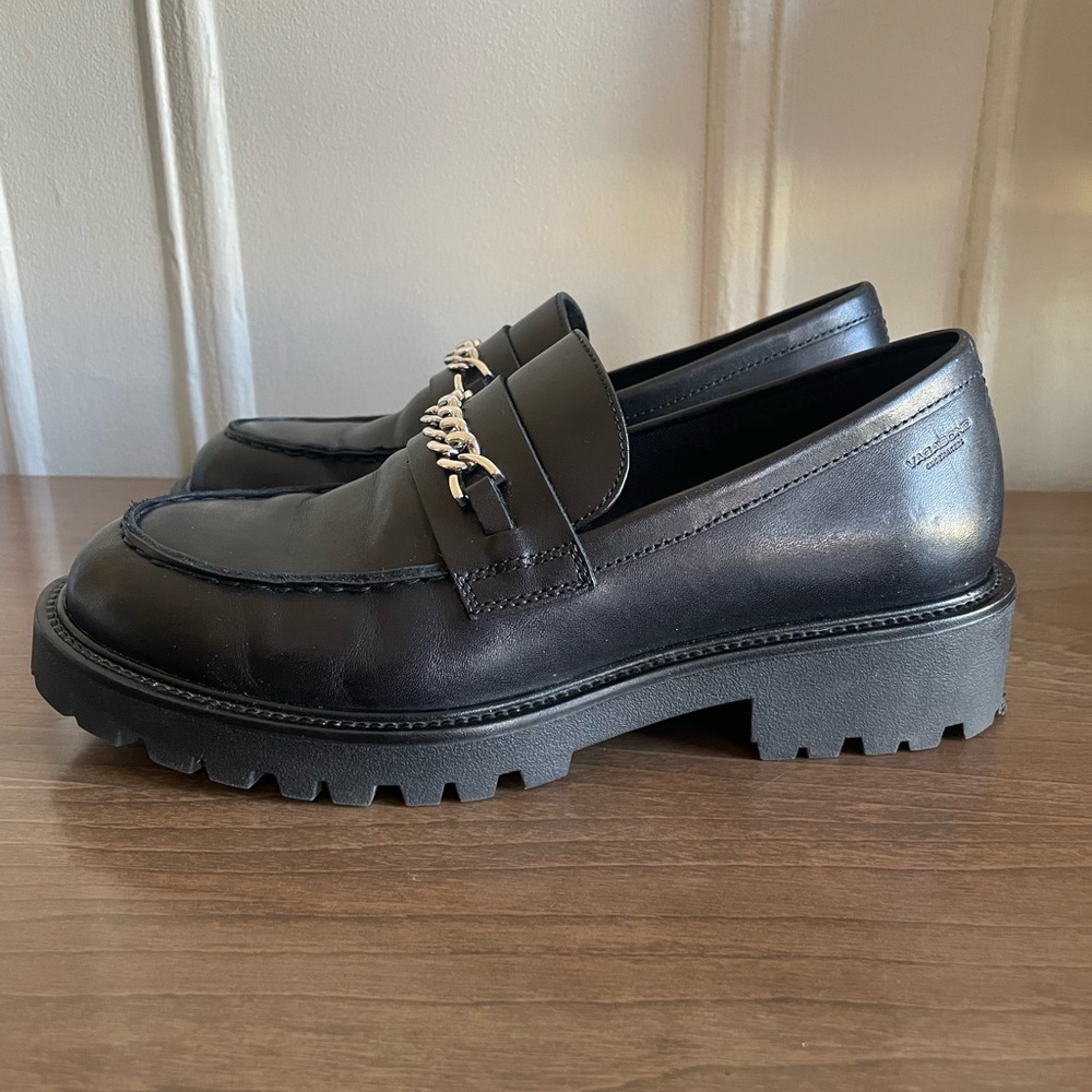 Vagabond Kenova Chunky Chain Loafer